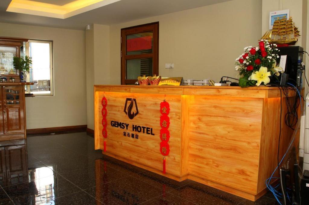 Gemsy Hotel Yangón Exterior foto